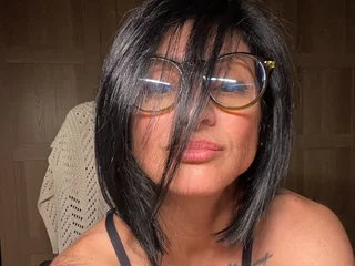 MiaFit live cam video preview