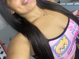 YazminJenner Piercings webcam from Colombia